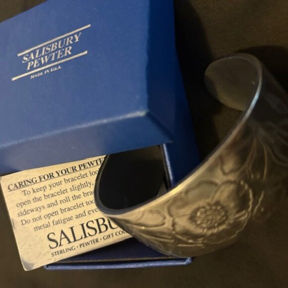 Salisbury Pewter Engraved Floral Bracelet - Picture 3 of 8